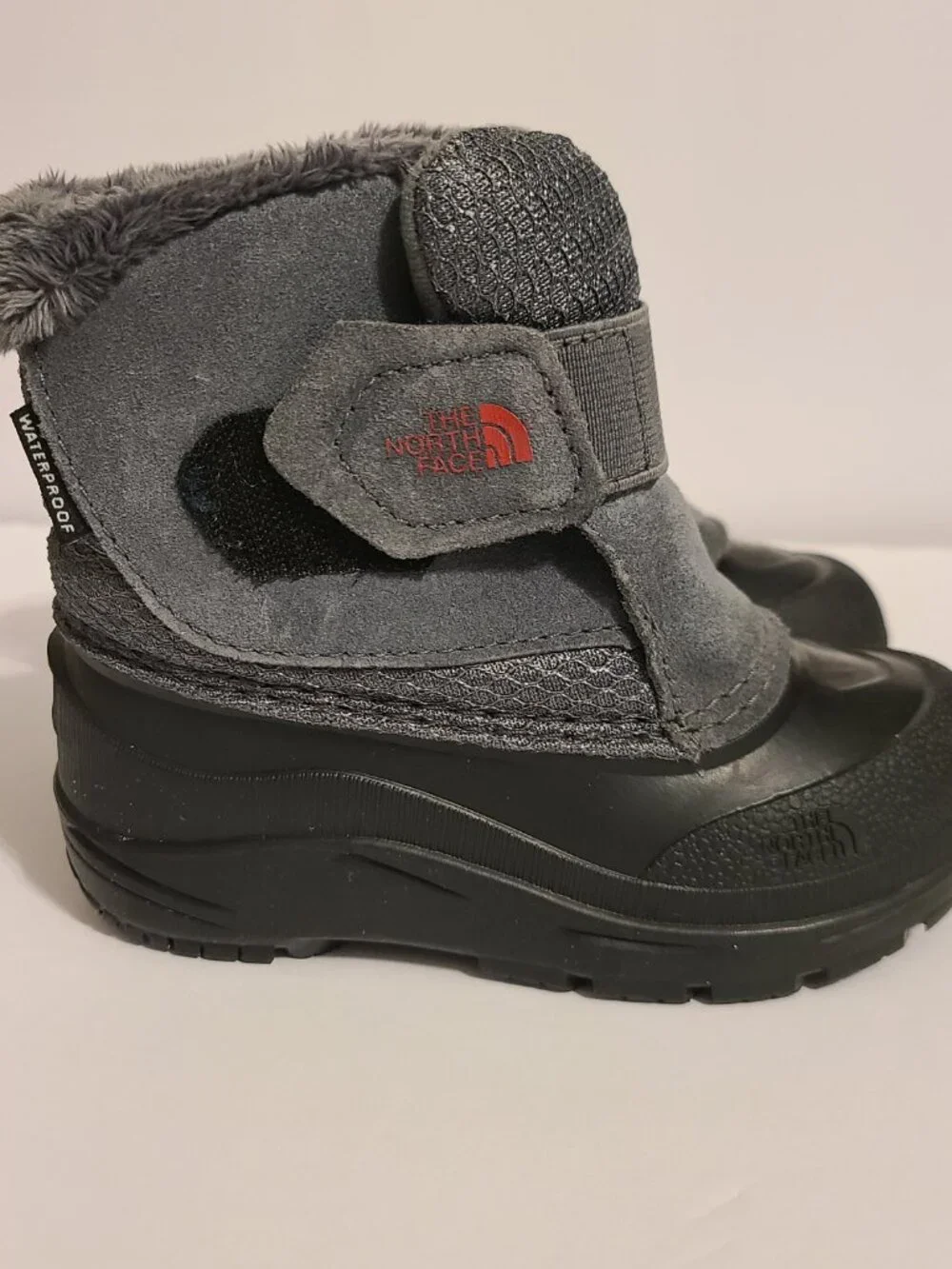 The North Face Toddler Waterproof Winter Snow Boots Size 8 Gray/Black Like New